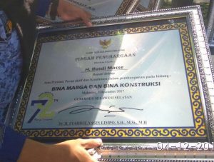 Rusdi Masse Diganjar Penghargaan Pembangunan dari Gubernur