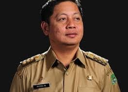 Aktif Dalam Pembangunan, Rusdi Masse Terima Penghargaan dari Gubernur Sulsel