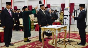 SYL Lantik Kadis Dukcapil dan Inspektorat