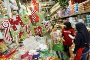 Wow, Toko Ini Jual Pohon Natal Seharga Rp. 30 Juta