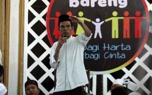 Siapa Lebih Pancasilais, Ustaz Somad atau Jokowi?
