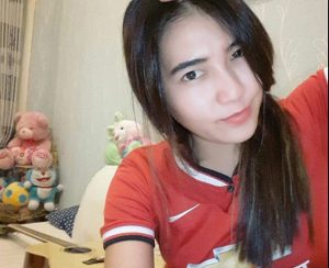 Penggemar Berat Man United, Via Vallen Is Red