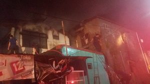 Asyik Nonton PSM di TV, Rumah Dilalap Api