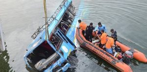 Bus Negara Terjun ke Sungai, India Beri Kompensasi Rp 100 Juta Per Korban
