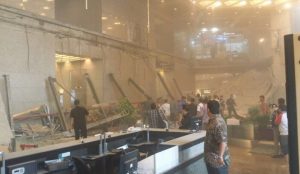 Selasar Lantai 1 Gedung BEJ Roboh, Sejumlah Orang Terluka