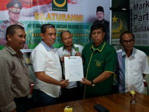 Sah! PBB Serahkan SK Usungan ke PAMMASE