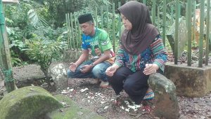 Jelang Pendaftaran ke KPU, Cakka Ziarah ke Makam Ibunya