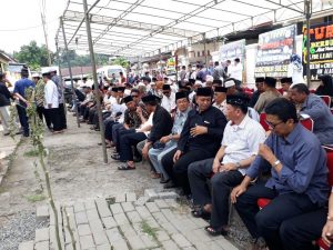 Amran Mahmud Angkat Jenazah Anregurutta Rafii Yunus