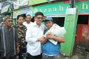 Dari Loper Koran hingga Pengunjung Warkop Antusias Salam Punggawa Bareng IYL