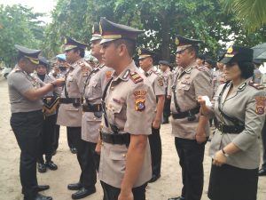 Unik dan Sakral! Polres Baubau Gelar Sertijab di Pantai Nirwana