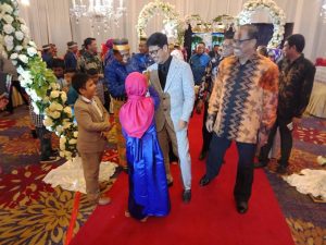 Tepikan Panasnya Pilgub, IYL dan Ketua PAN Sulsel Mesra di Pernikahan