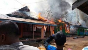 Kerap Dipersulit Kepsek, Guru Kesal lalu Bakar Sekolah