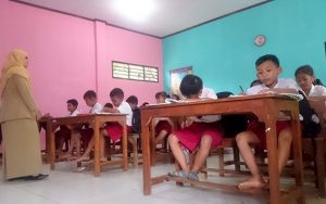Tolak Kepala Sekolah Baru, Siswa Kompak Mogok Belajar
