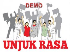 Protes Keputusan KPU Terkait Pilkada, Massa Geruduk Mapolres Enrekang