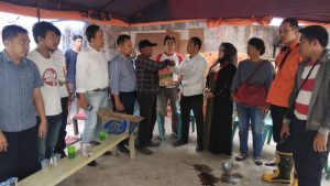Cepat Tanggap, Relawan Prof Andalan Bantu Korban Kebakaran di Kandea