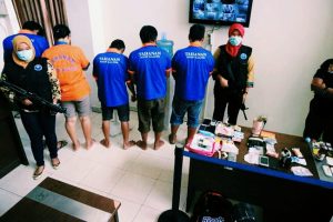 Ibu Punya Narkoba, Suami dan Anak yang Pasarkan