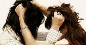 Owalaaa.. Dua Remaja Putri Saling Cakar Gara-gara Masalah di Facebook