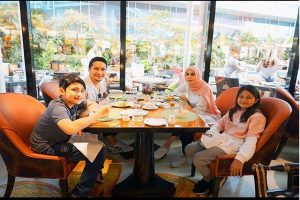 Hijrah Jadi Alasan Fenita Arie Mundur dari Acara Gosip?