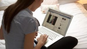 Punya Fantasi Liar, Istri Jual Suami untuk Layanan Threesome