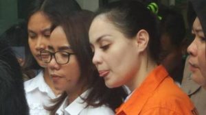 Digrebek Polisi, Jennifer Dunn Santai