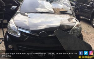 Mobil di Bareskrim Hancur Terkena Reruntuhan Gempa