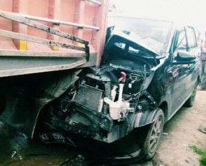 Seruduk Pantat Truk, PNS Nyaris Mati