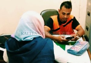 Tertangkap Gituan Dalam WC, Wanita: Maaf Pak, Saya Khilaf