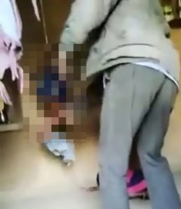 Hanya karena Main Lumpur, Ayah Kejam Gantung Anak Balitanya