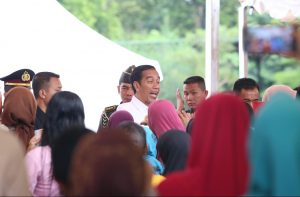 Beri Sepeda Kepada Warga, Jokowi Tertawa Mendengar Nama Ikan Mairo