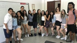 Dilarang Tampil Seksi, Mahasiswa di Kolombia Protes Kampus
