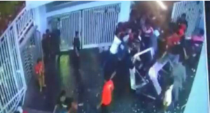 Video Viral, Suporter Pesija Rusaki Pintu GBK