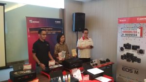 Canon EOS M100 Targetkan 100 Ribu Unit Penjualan