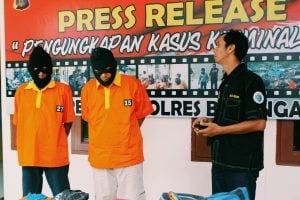 Dua Pria yang Berkeliaran di Mesjid Agung, Ternyata Kurir Sabu