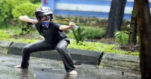 Pemanah Polisi Ditangkap Saat Isap Lem Depan Pasar