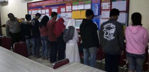 Asyik Beduan di Kamar Kos, Enam Pasang Remaja Diamankan Polisi, Eh… Ada yang Masih Bersatutus Pelajar