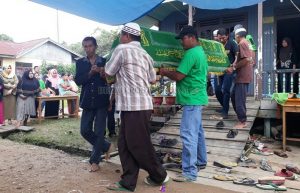 Hanya Beberapa Jam Tinggalkan Rumah, Emil Ditemukan sudah Mengambang