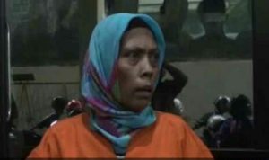 Bukan Cuma Gandakan Uang, Retno juga Bisa Tarik Lempengan Emas Secara Ghaib