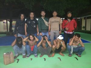Pesta Ballo Sambil Bawa Badik, Lima Sopir Pete-pete Diangkut Polisi