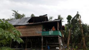Diterjang Anging Kencang, Empat Rumah Warga Tonrong Bola Rusak Parah