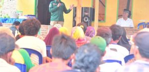 Warga Soppeng Curhat Sulitnya Air Bersih ke Agus AN