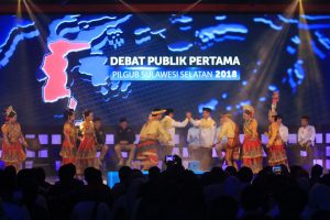 Penampilan Tim NH-Aziz di Debat Kandidat Sarat Kearifan Lokal