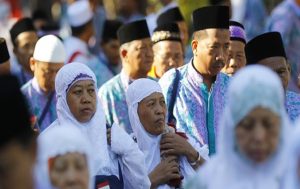 Pak Haji dan Bu Hajjah Hanya Ada di Indonesia, Ini Pandangan Buya Yahya