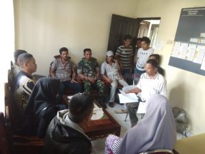 Ayah dan Anak Berkelahi Gara-gara Rebutan Handphone