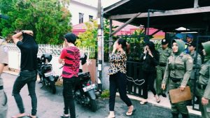 Mahasiswa Kumpul Kebo, Dalam Sekamar ada yang Satu Wanita Dua Pria