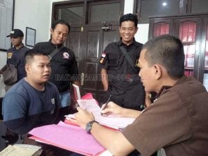 Edan! Duit Orang Dirampas, Ponselnya juga Diembat, Ateng Sah Tinggal di Bui