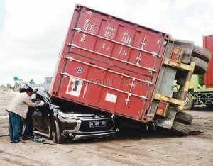 Satu Warga Gepeng Tertindih  Mobil Box Bermuatan 20 Ton, Kondisinya Begini