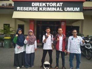 Lima Mahasiswa yang akan Berdemo Depan Jokowi Diciduk Usai Sholat