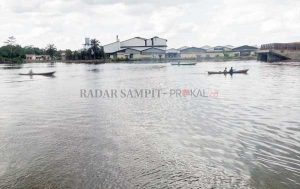 Amat Belum Ditemukan, Diduga Hilang Terbawa Arus Tongkang