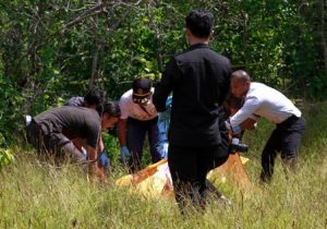 Awalnya Lihat Senter, Ternyata Ada Mayat Disekitarnya