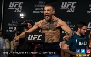 Detik-detik Conor McGregor Lempari Bus dengan Troli